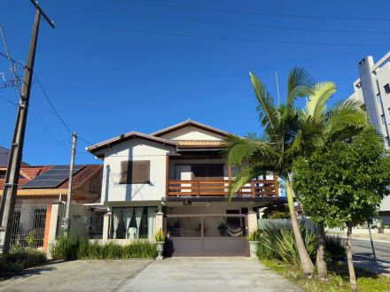 Ref.- 386 - Sobrado Centro de Matinhos